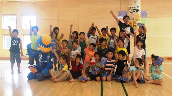 ゼルビーが 子どもセンターただon を訪問しました Fc町田ゼルビア オフィシャルサイト ゼルビーが 子どもセンターただon を訪問しました Fc町田ゼルビア オフィシャルサイト