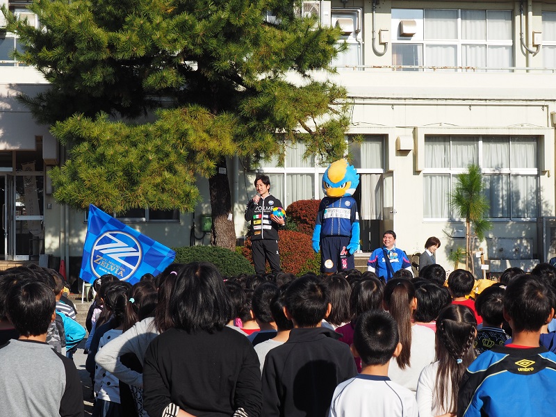 町田市立南第一小学校で ゼルビア朝礼 を行いました Fc町田ゼルビア オフィシャルサイト 町田市立南第一小学校で ゼルビア朝礼 を行いました Fc町田ゼルビア オフィシャルサイト