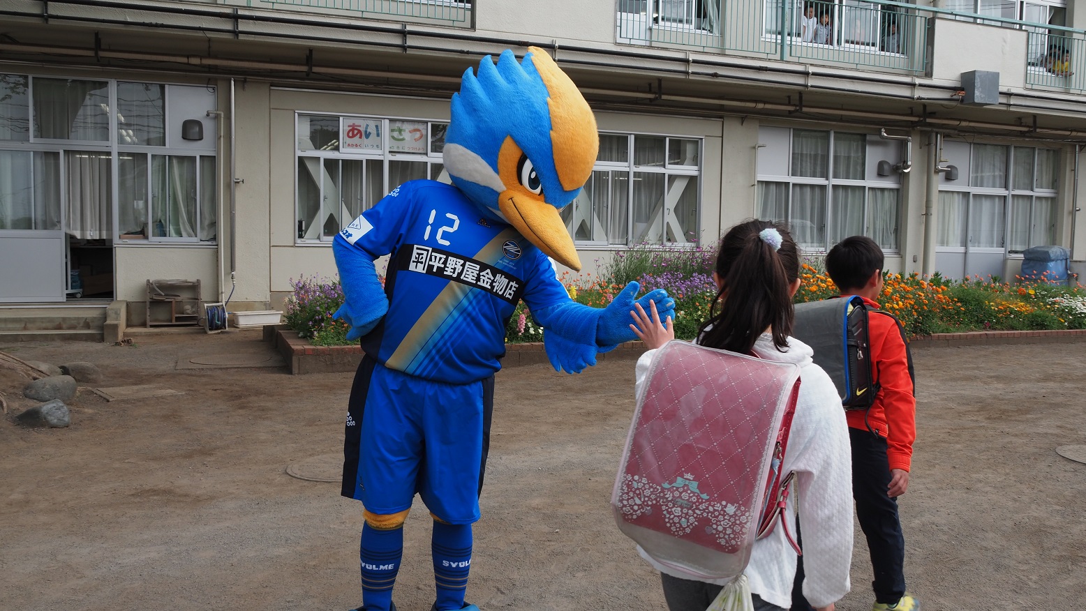 ゼルビーが町田市立町田第五小学校にて『あいさつ運動』に参加しました