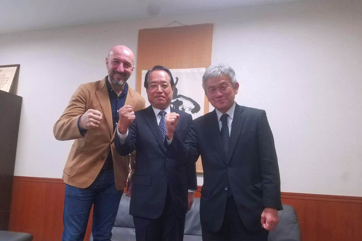 ポポヴィッチ新監督が町田商工会議所を表敬訪問しました