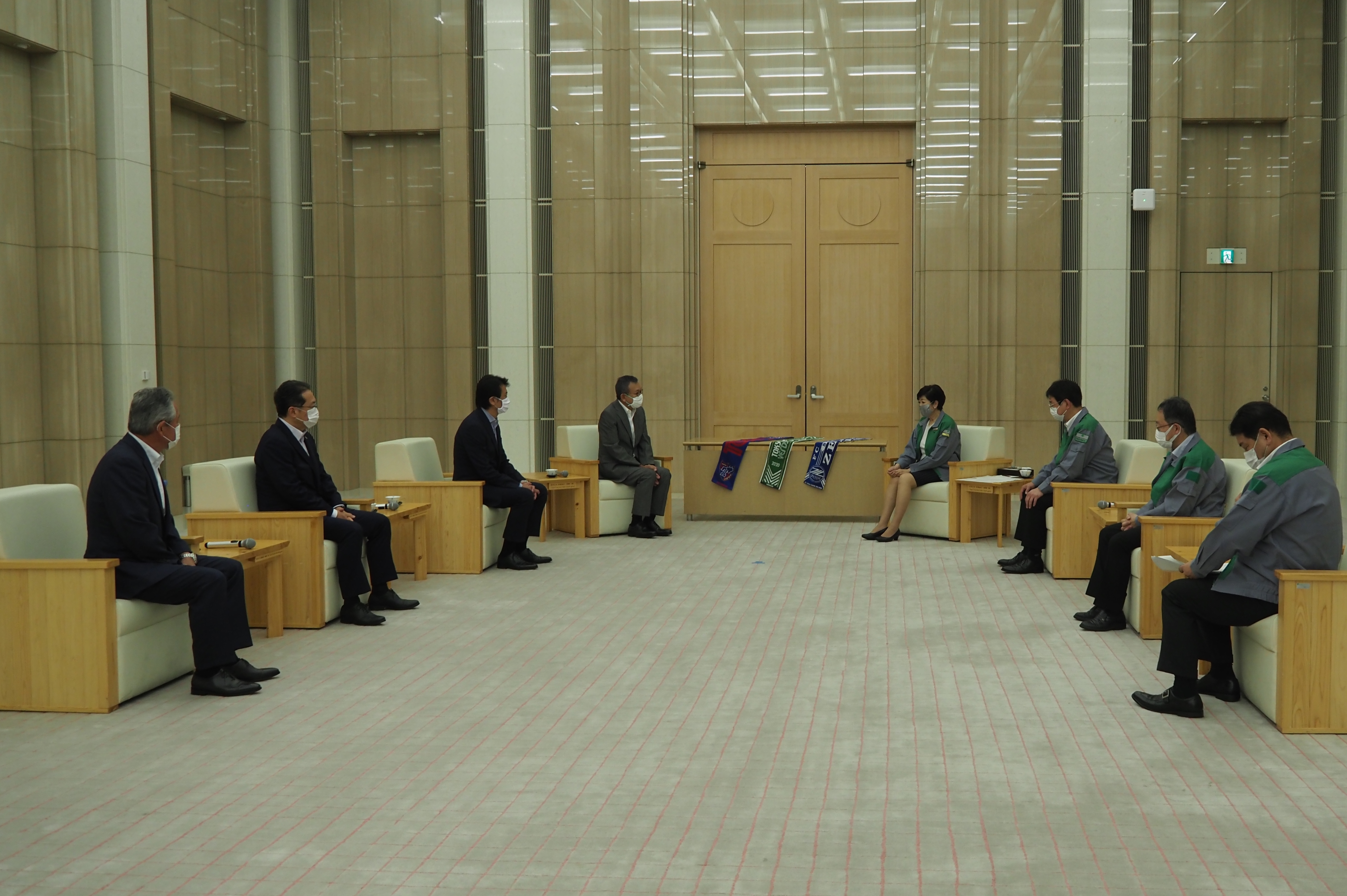 jリーグ再開に向けて下川浩之会長が小池百合子 東京都知事を表敬訪問しました Fc町田ゼルビア オフィシャルサイト jリーグ再開に向けて下川浩之会長が小池百合子 東京都知事を表敬訪問しました Fc町田ゼルビア オフィシャルサイト