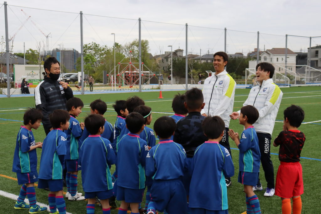 晴山選手 奈良坂選手がｆｃ町田ゼルビアフットボールスクールを訪問しました Fc町田ゼルビア オフィシャルサイト