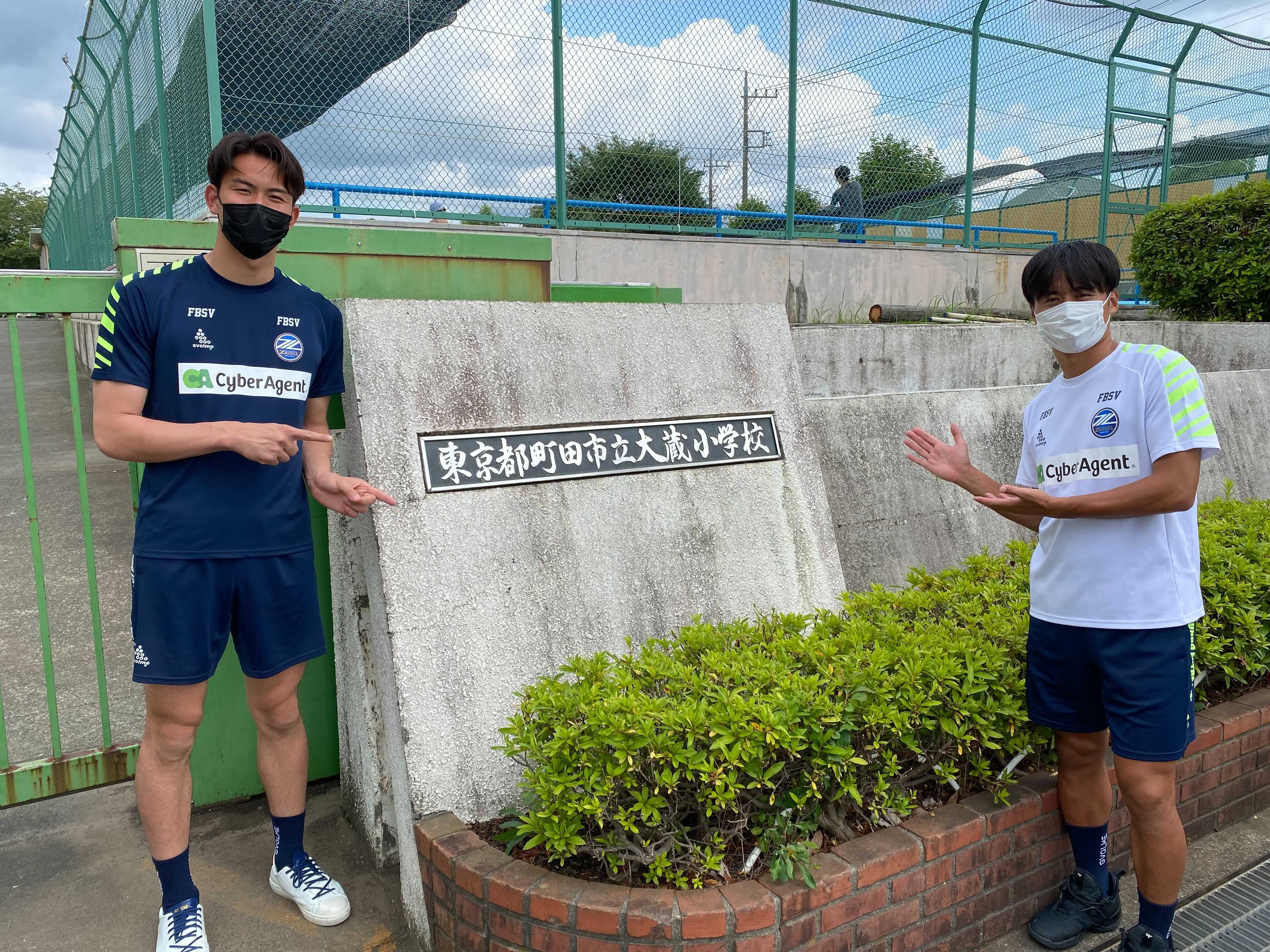 【こどもアシスト】トップチーム選手が1年生に下敷きの贈呈を行いました