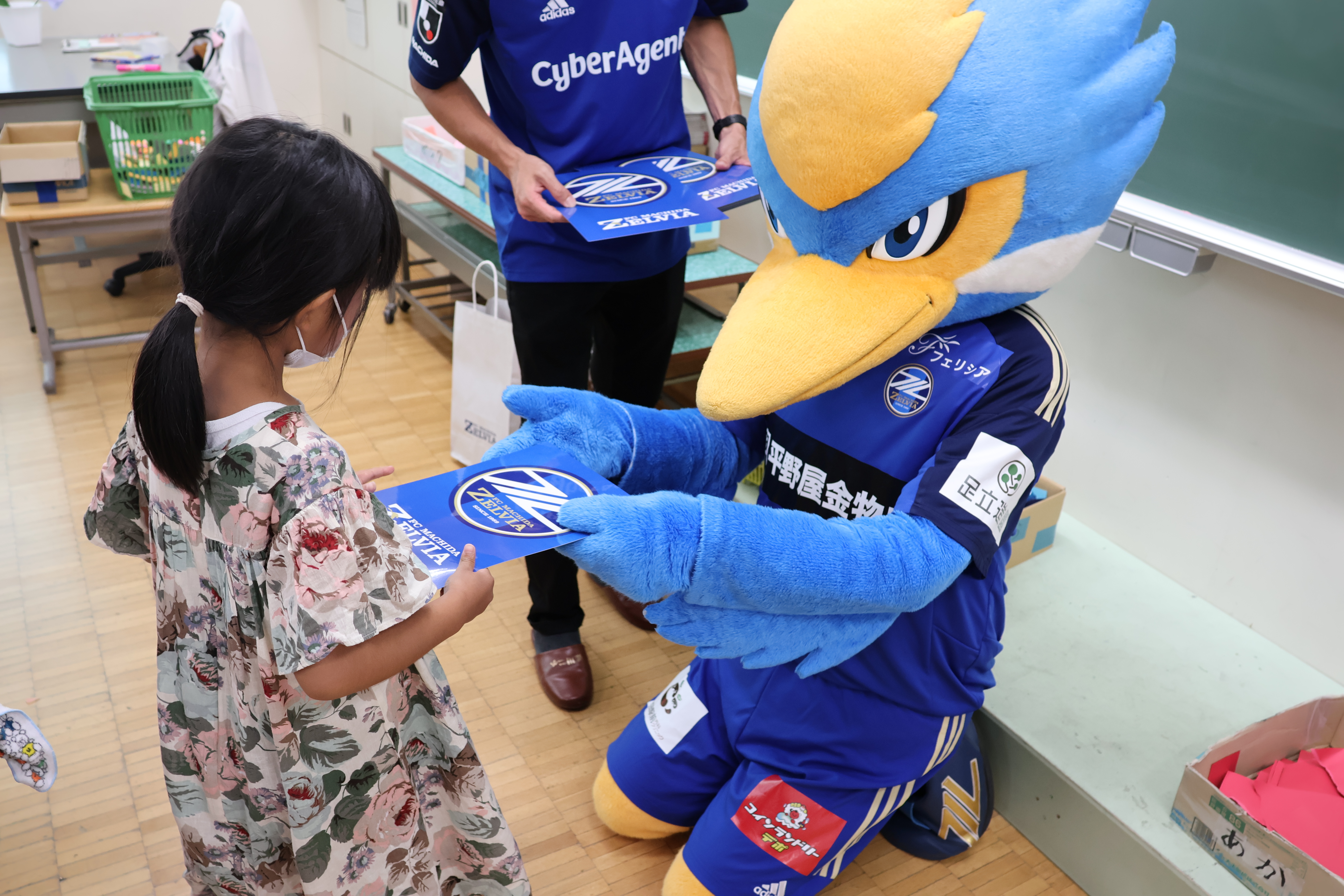 【活動報告】町田市内全小学校への下敷き贈呈が完了!