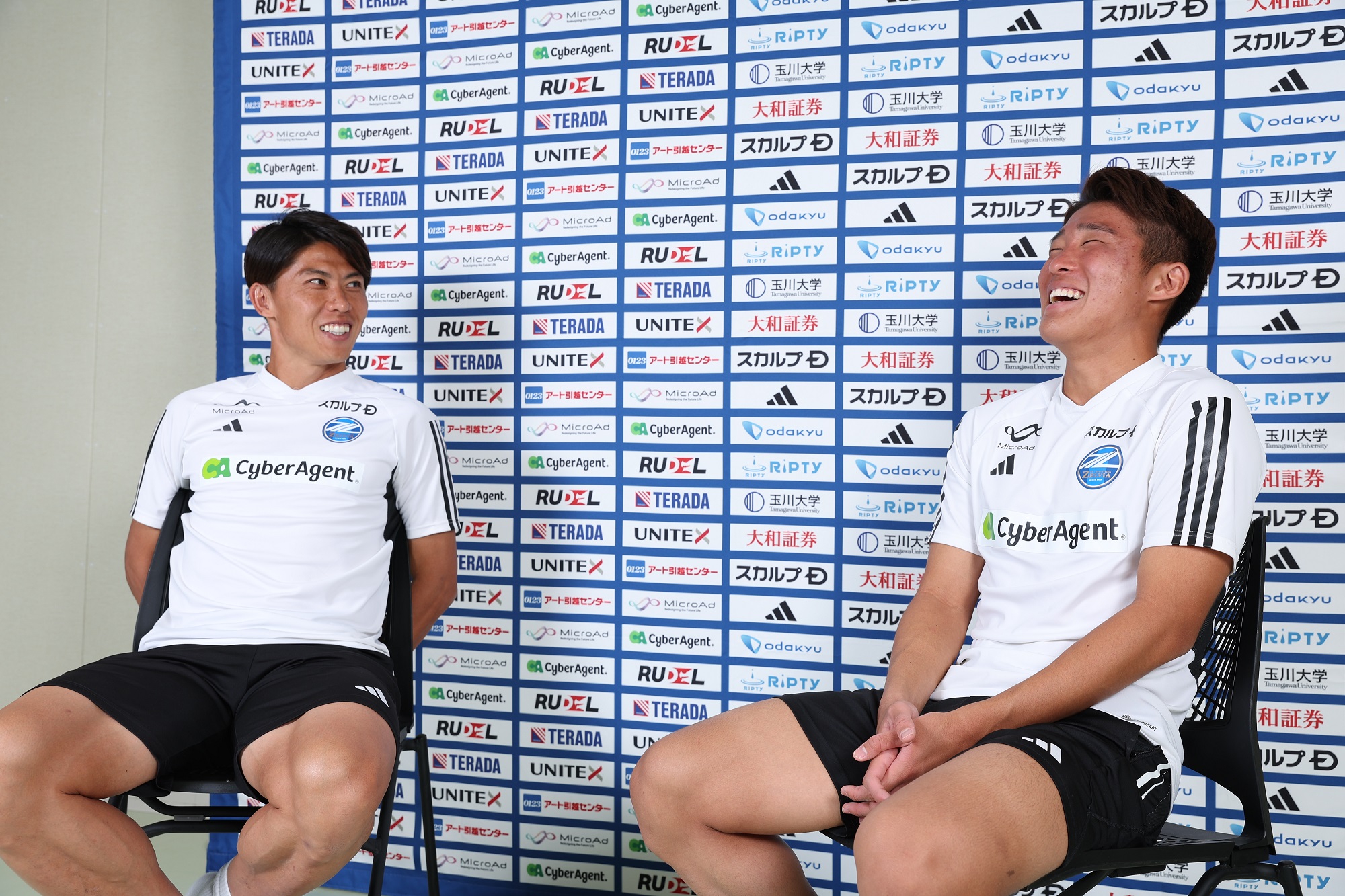 太田宏介選手、宇野禅斗選手「サッカーマガジン12月号増刊『FC町田ゼルビアJ2優勝＆J1昇格記念号』」掲載のお知らせ