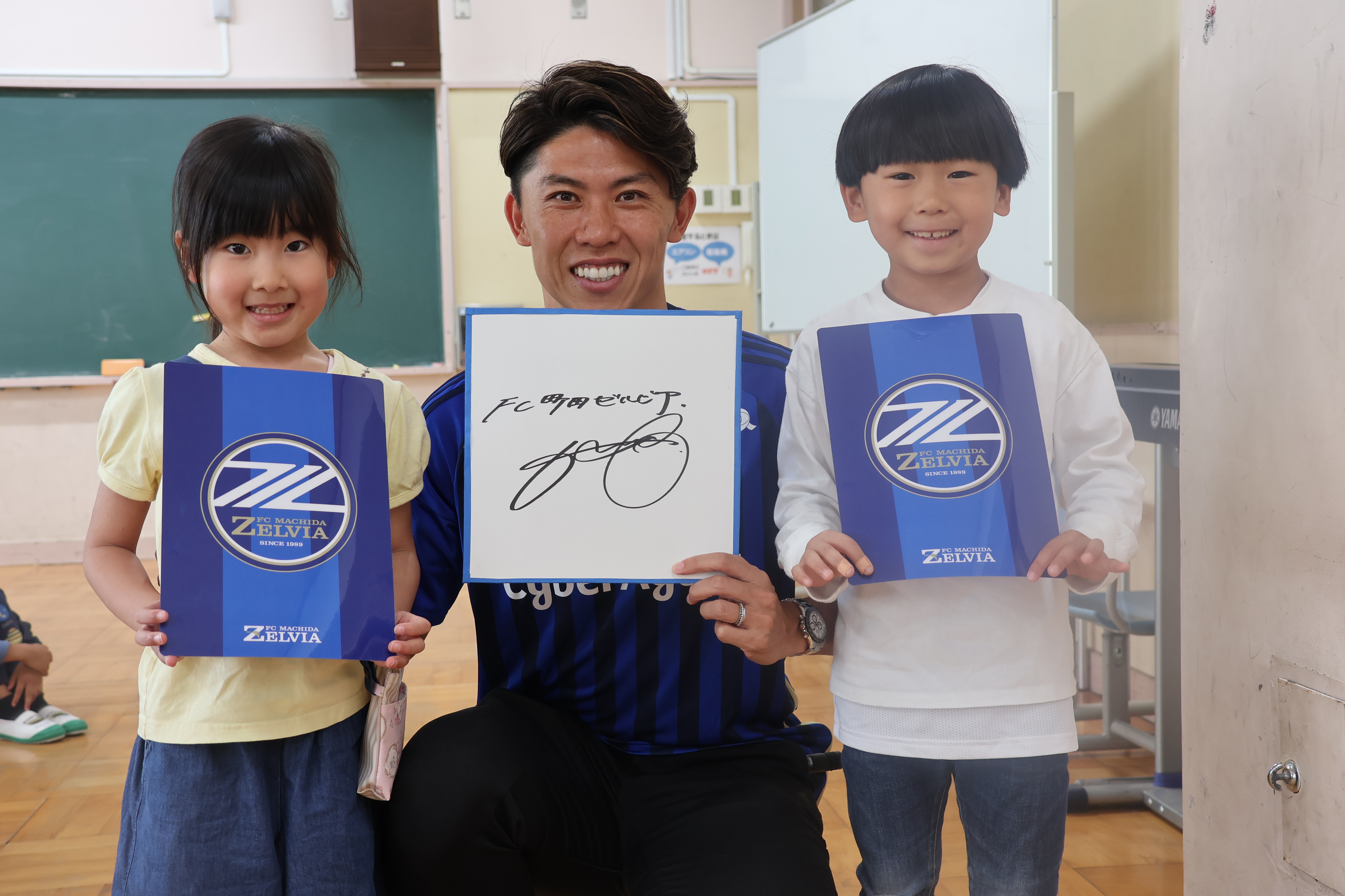 【活動報告】太田宏介クラブアンバサダーが下敷き贈呈活動に参加！