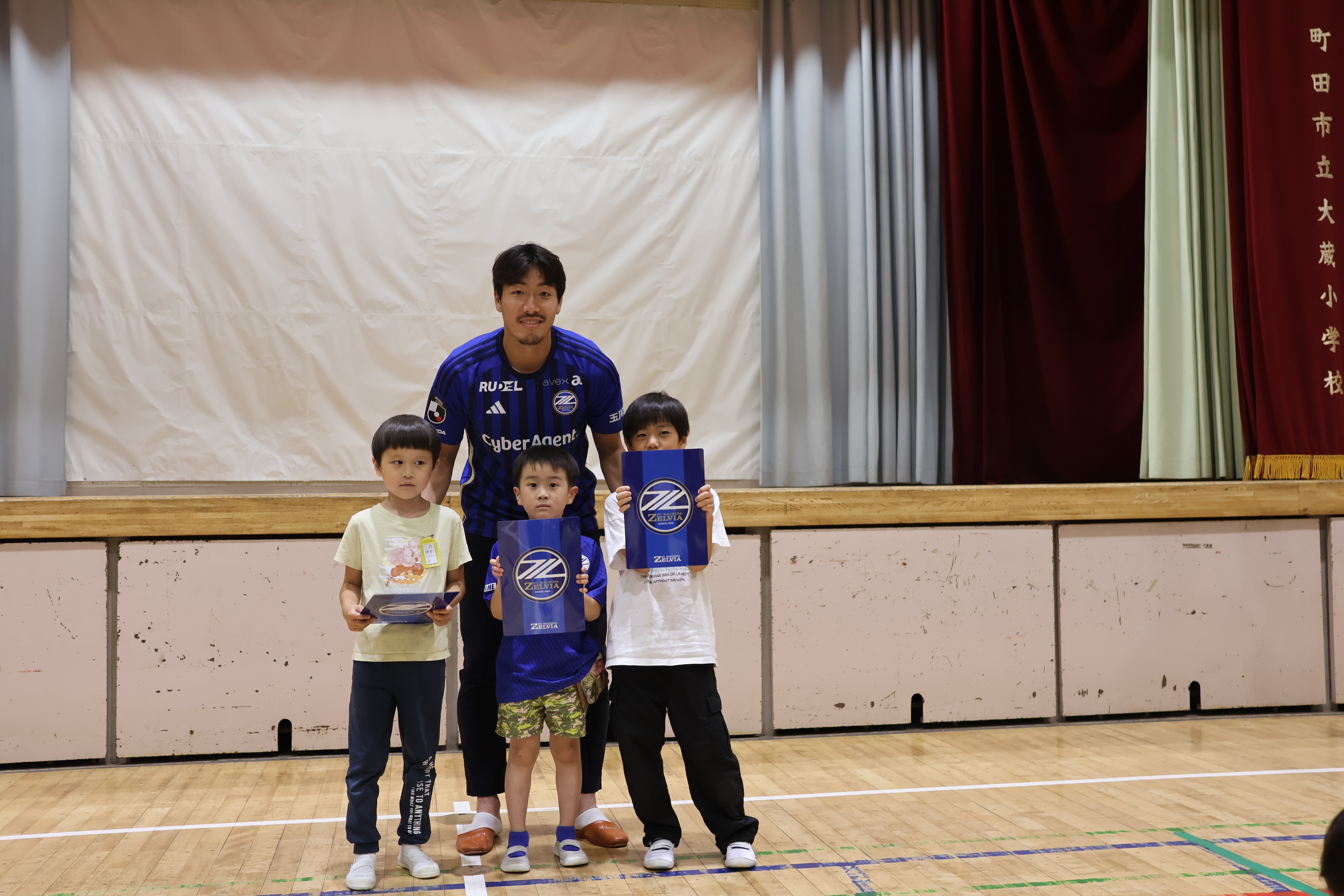 【活動報告】昌子源選手が下敷き贈呈活動に参加!