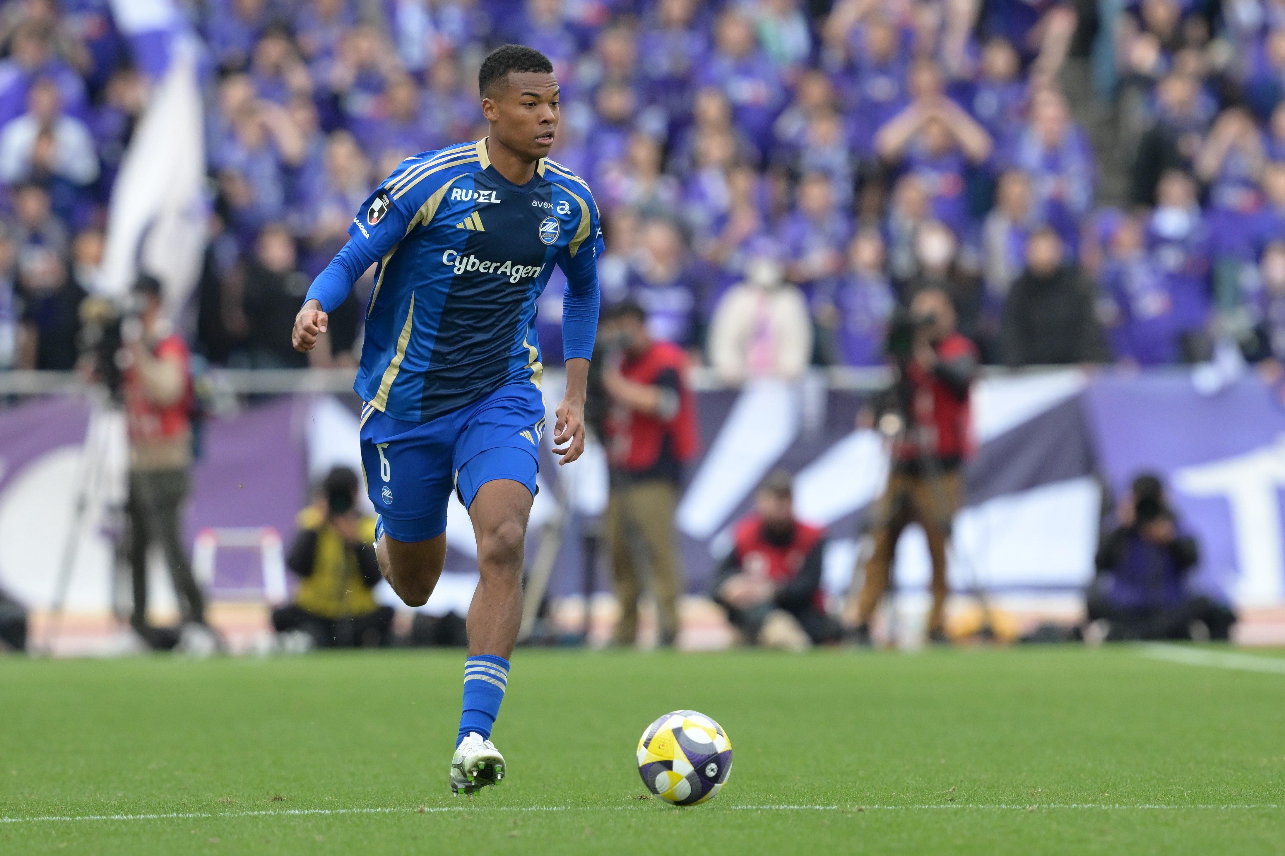 望月 ヘンリー海輝選手「サッカーキング」掲載のお知らせ