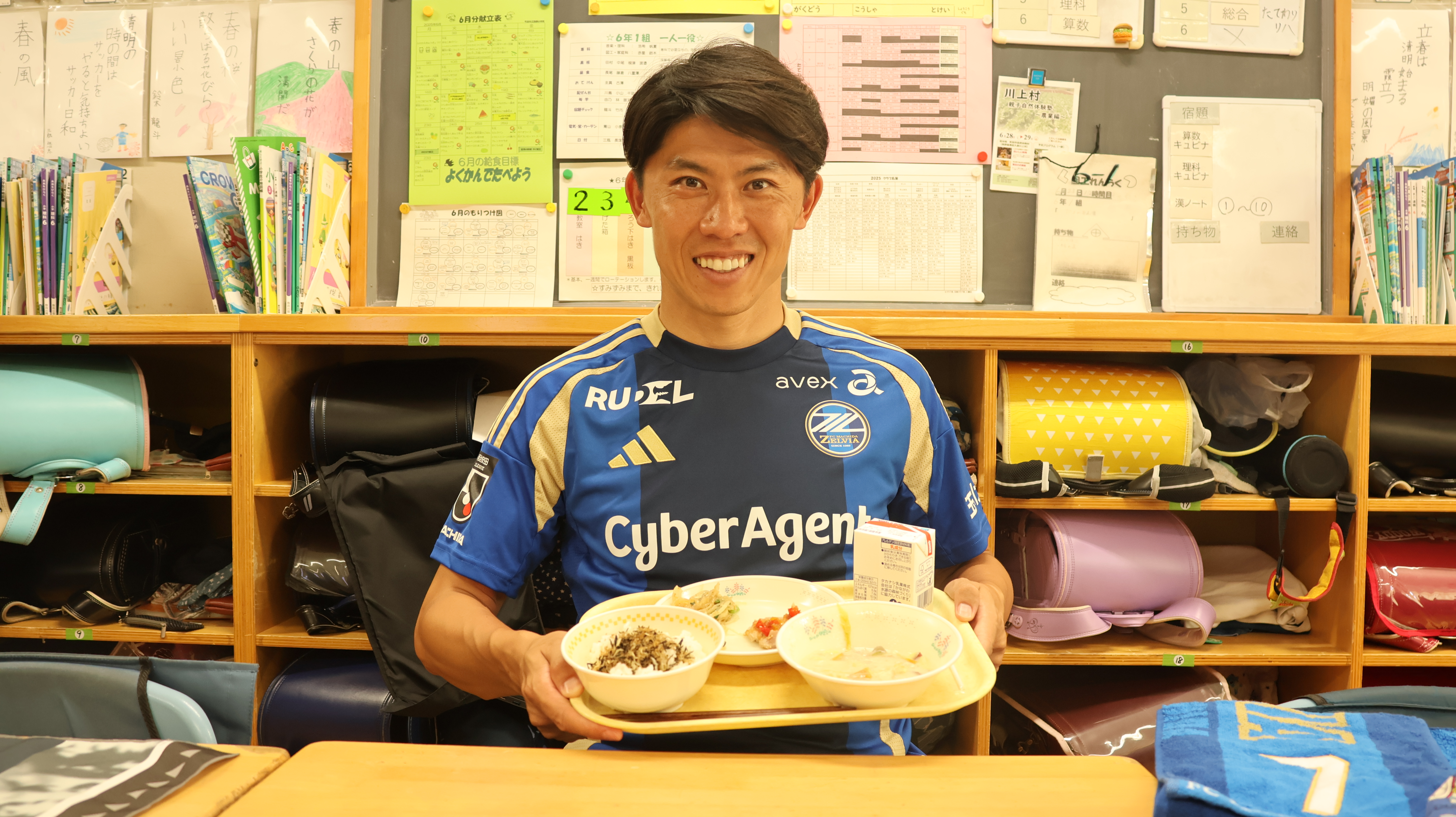 【活動報告】太田宏介アンバサダーが『下敷き贈呈』＆『ゼルビアコラボ給食』に参加！