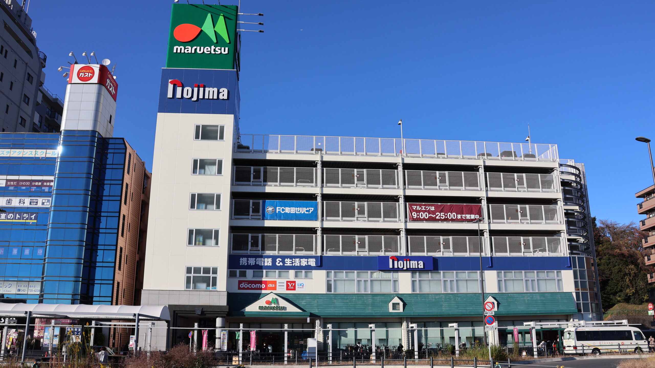 【青く染め隊】横断幕掲出開始！